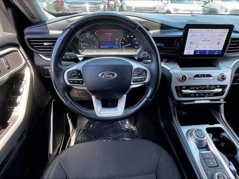 Used 2021 Ford Explorer XLT AWD/4WD image 17