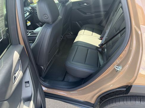 New 2027 Chevrolet Equinox LT w/ Convenience Package II FWD image 18