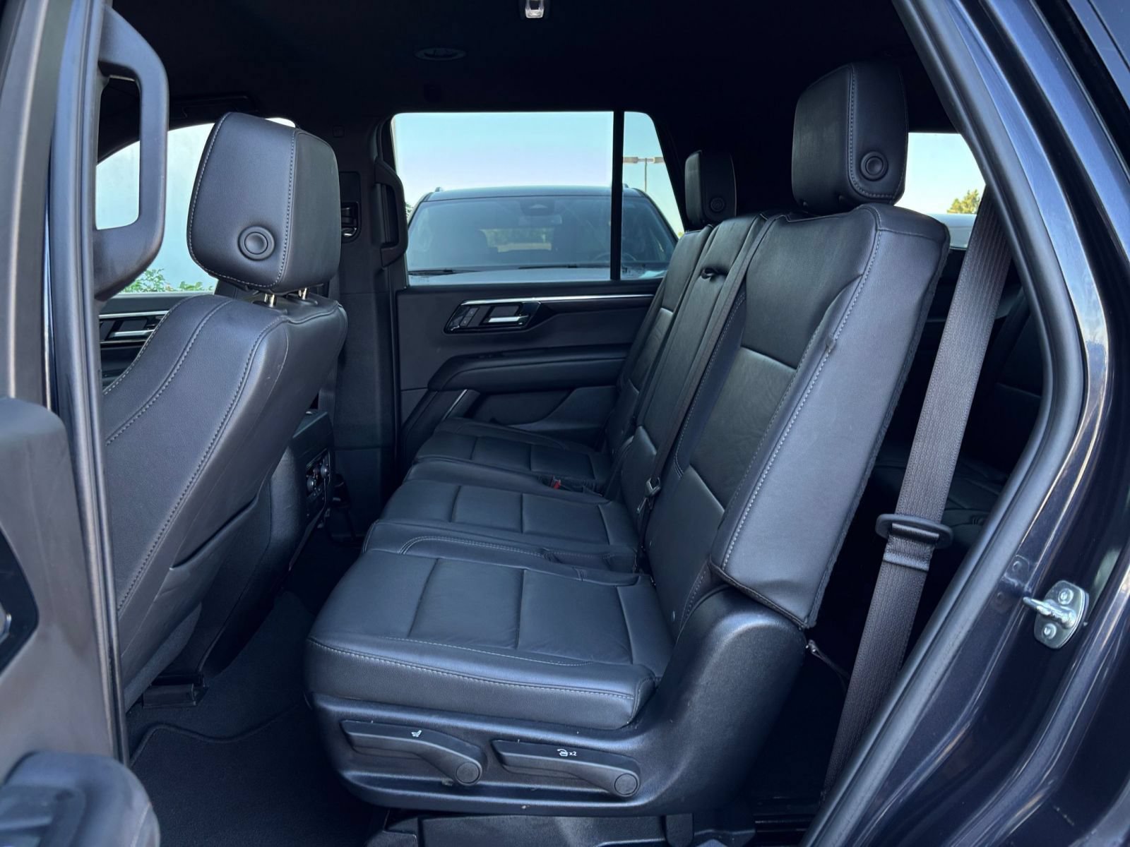 Used 2025 Chevrolet Tahoe Z71 AWD/4WD image 28