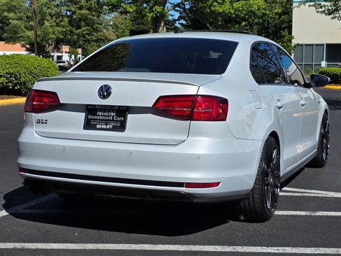 Used 2017 Volkswagen Jetta GLI FWD image 8