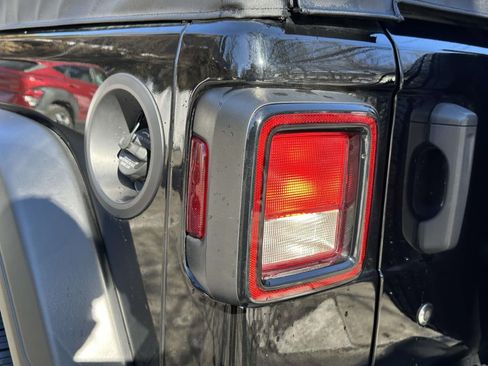 Used 2023 Jeep Wrangler Unlimited Sport image 12