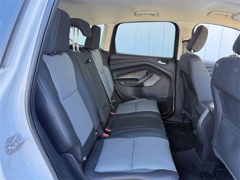 Used 2019 Ford Escape SE image 32