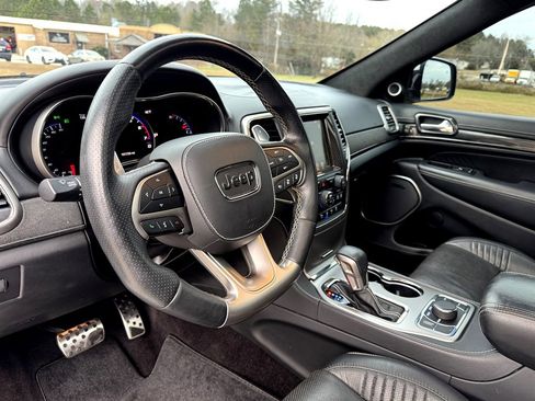 Used 2017 Jeep Grand Cherokee SRT image 3