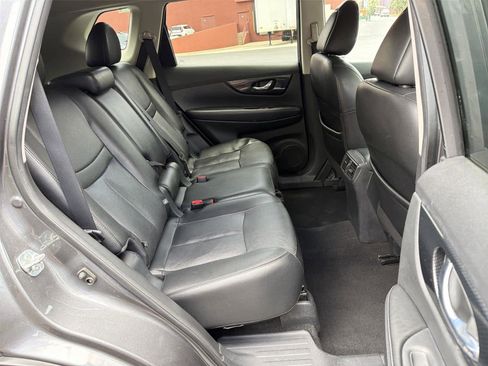 Used 2018 Nissan Rogue SL FWD image 14