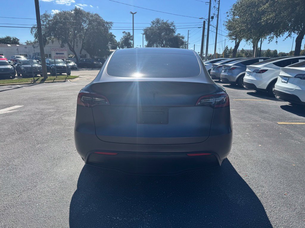 Used 2024 Tesla Model Y Long Range AWD/4WD image 4
