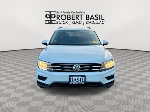 Used 2018 Volkswagen Tiguan SE AWD/4WD image 3