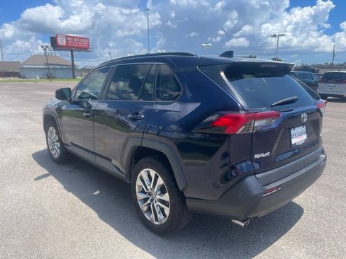 Used 2019 Toyota RAV4 XLE Premium FWD image 5