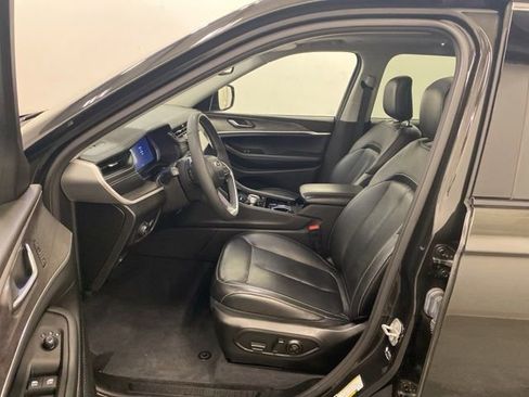 Used 2023 Jeep Grand Cherokee L Limited AWD/4WD image 9
