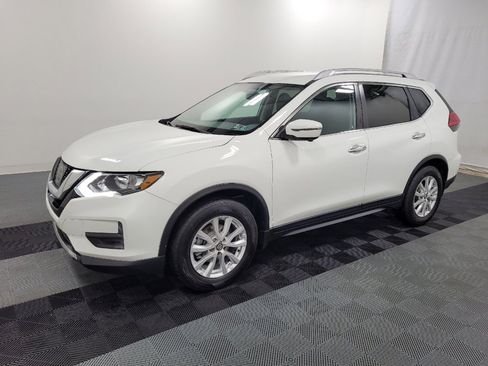 Used 2017 Nissan Rogue SV w/ SV Premium Package FWD image 2