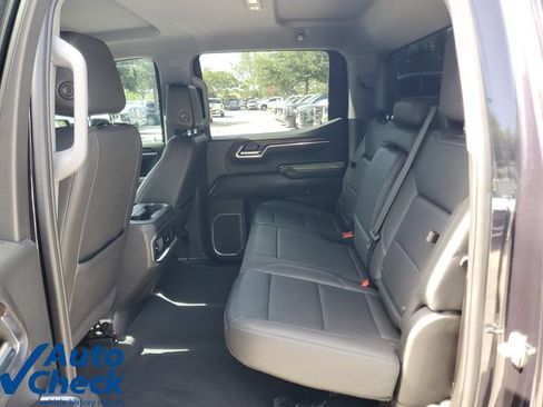 Used 2023 GMC Sierra 1500 SLT w/ SLT Premium Package AWD/4WD image 11