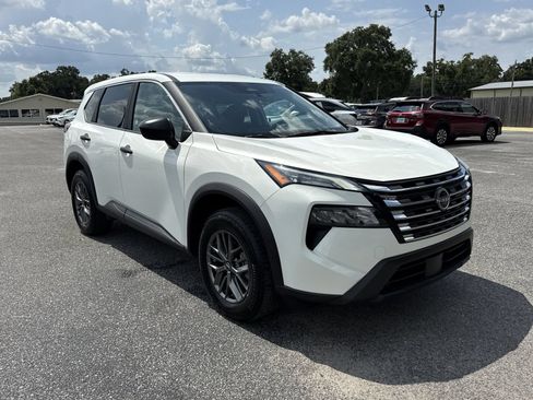 Used 2025 Nissan Rogue S FWD image 11