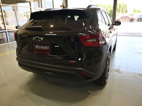 New 2026 Chevrolet Trax RS w/ Sunroof Package FWD image 5
