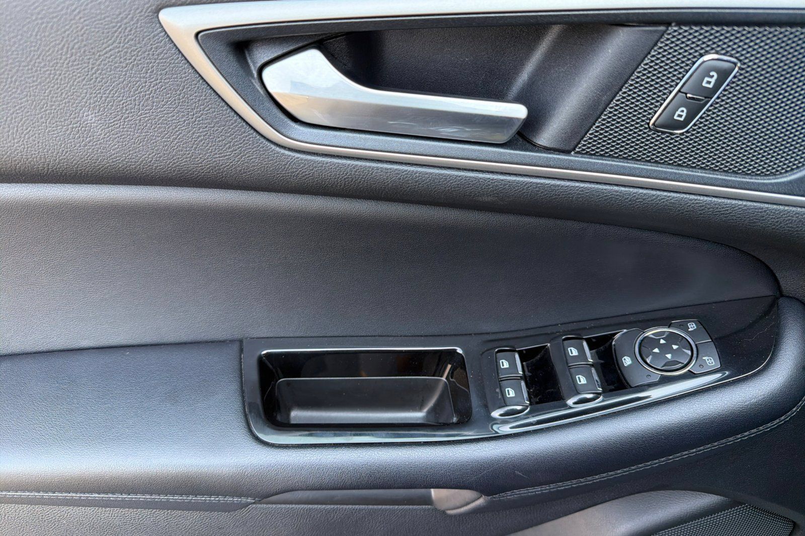 Used 2018 Ford Edge SEL w/ Equipment Group 201A AWD/4WD image 10