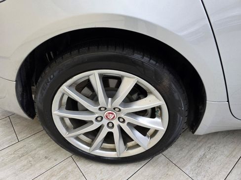 Used 2014 Jaguar XF RWD image 40