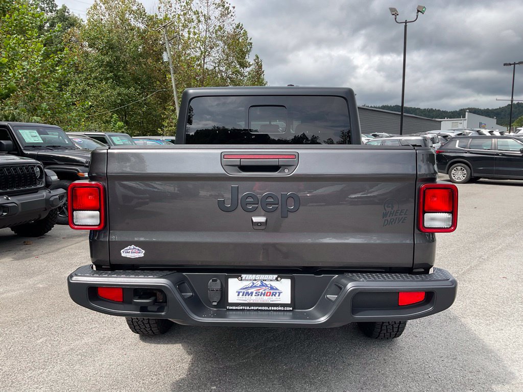Used 2021 Jeep Gladiator Sport AWD/4WD image 5