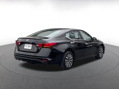 Used 2025 Nissan Altima 2.5 SV image 14