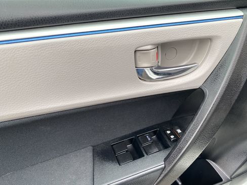 Used 2015 Toyota Corolla LE image 21