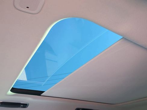 Used 2023 Land Rover Range Rover Sport SE image 17