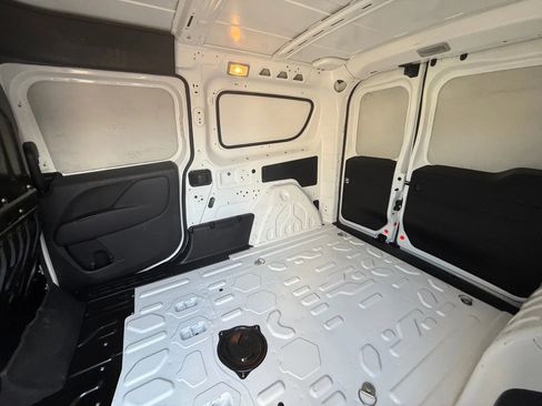 Used 2018 RAM ProMaster City Tradesman image 13
