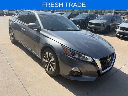 Used 2019 Nissan Altima 2.5 SV FWD image 1