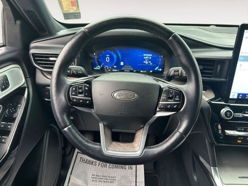 Used 2022 Ford Explorer Platinum w/ Equipment Group 601A AWD/4WD image 12