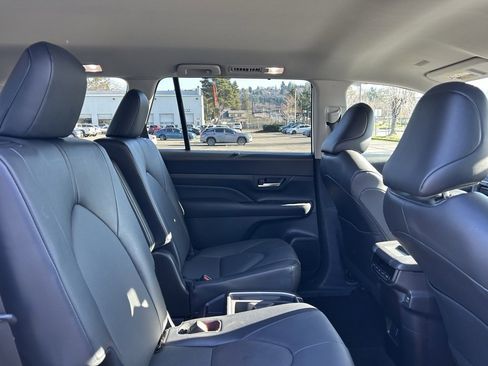 Certified 2025 Toyota Grand Highlander XLE image 15