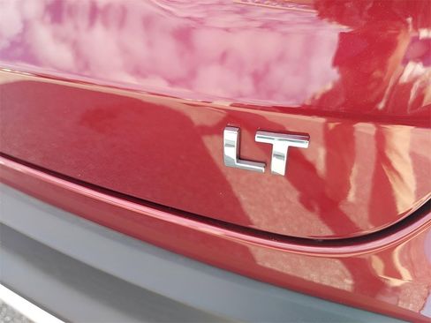 Used 2025 Chevrolet Trax LT w/ LT Convenience Package image 7