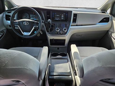 Used 2017 Toyota Sienna LE image 16