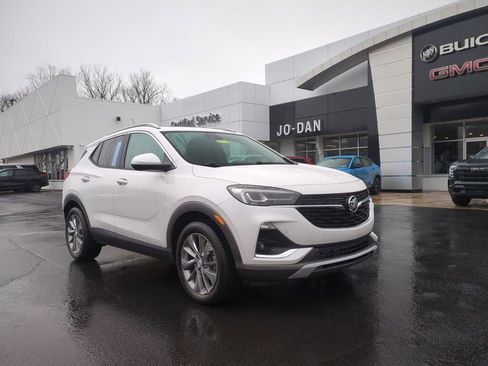 Used 2022 Buick Encore GX Essence w/ Advanced Technology Package AWD/4WD image 3
