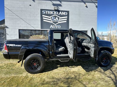 Used 2015 Toyota Tacoma 4x4 Double Cab w/ TRD Sport Package image 26