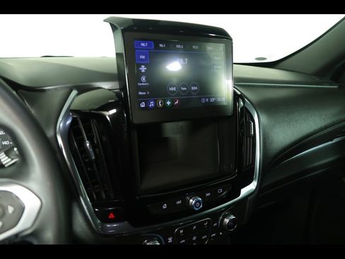 Used 2023 Chevrolet Traverse LT image 13