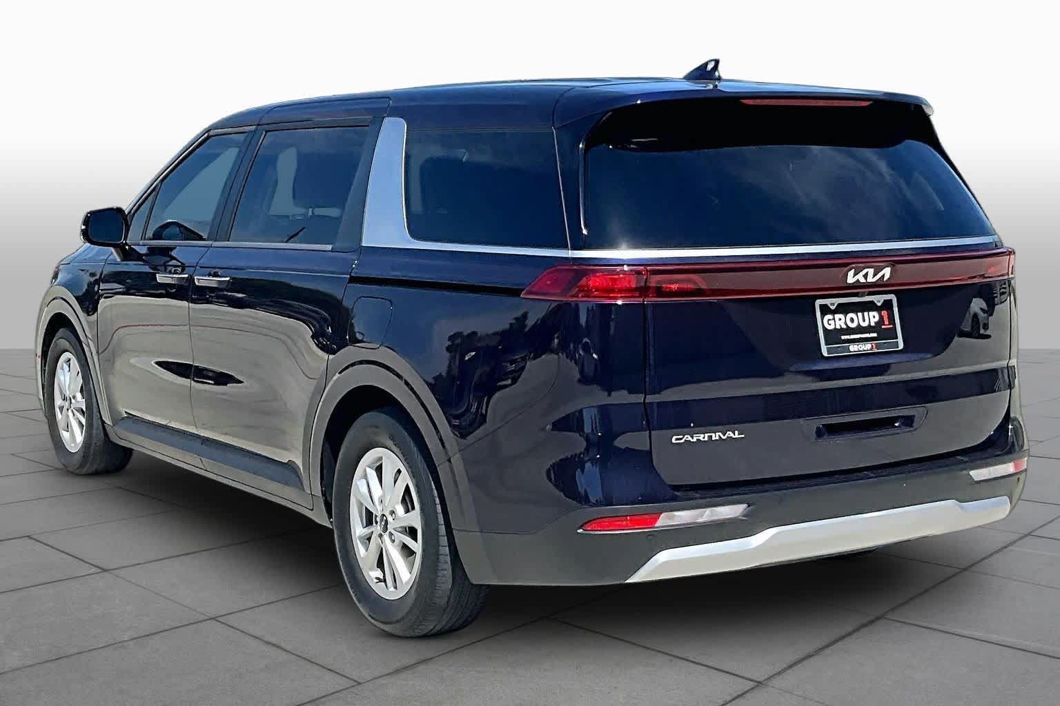 Used 2024 Kia Carnival LX FWD image 10