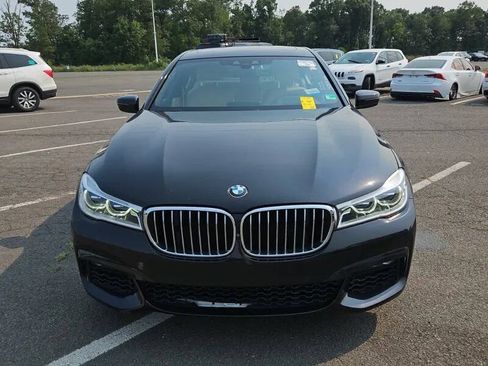 Used 2018 BMW 750i w/ M Sport Package RWD image 6