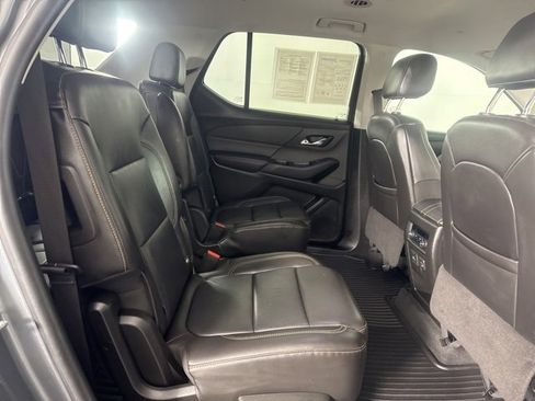 Used 2021 Chevrolet Traverse LT w/ LT Premium Package image 16