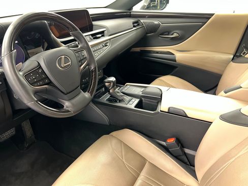 Used 2021 Lexus ES 300h w/ Accessory Package FWD image 16