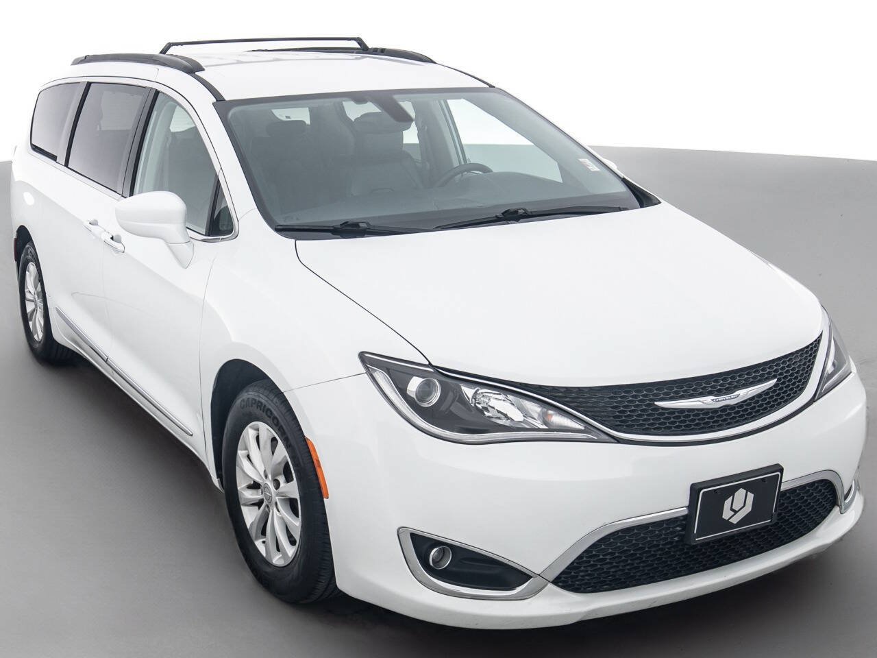 Used 2017 Chrysler Pacifica Touring-L FWD image 1