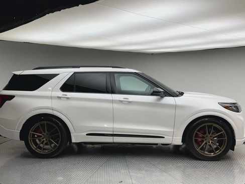 Used 2025 Ford Explorer ST AWD/4WD image 9