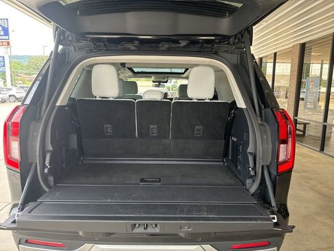 Used 2025 Ford Expedition Platinum w/ Platinum Ultimate Package AWD/4WD image 30