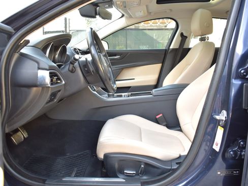 Used 2019 Jaguar XE Premium AWD/4WD image 10