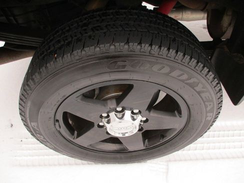 Used 2015 GMC Sierra 2500 Denali w/ Suspension Package, Off-Road image 16