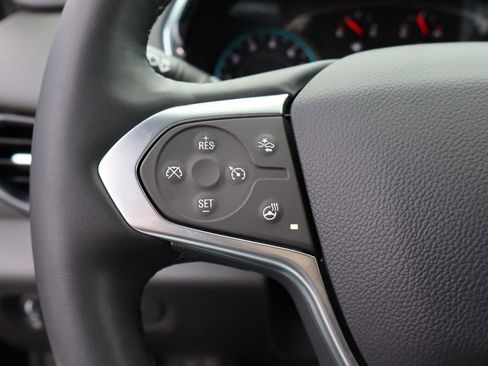 Used 2023 Chevrolet Traverse LT image 16