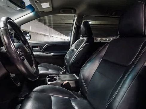 Certified 2017 Toyota Sienna SE image 18