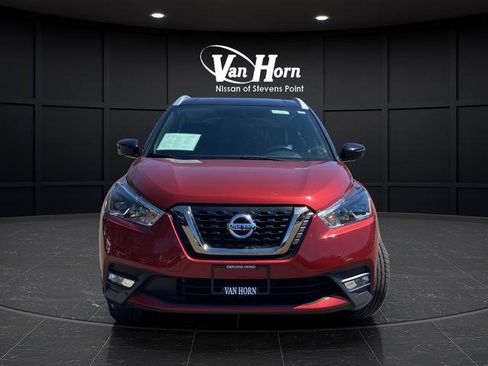 Used 2019 Nissan Kicks FWD image 2