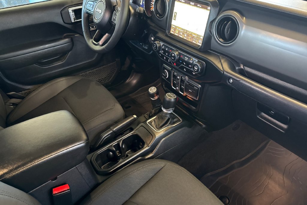 Used 2022 Jeep Gladiator Sport AWD/4WD image 15