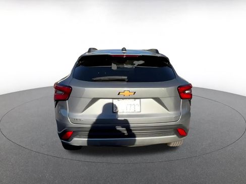 Used 2025 Chevrolet Trax LT image 11