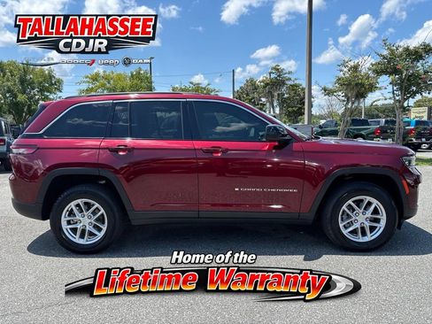 Used 2024 Jeep Grand Cherokee Laredo X w/ Trailer Tow Package AWD/4WD image 2