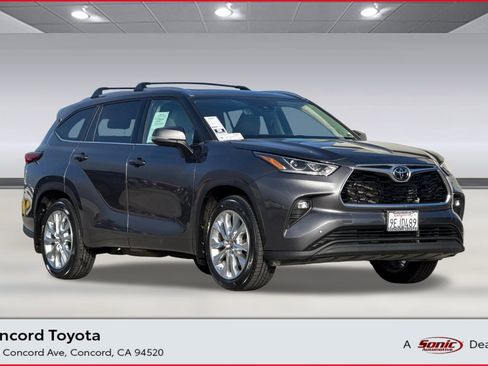 Used 2023 Toyota Highlander Limited image 1