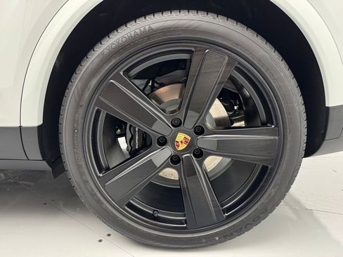 Used 2025 Porsche Cayenne image 28
