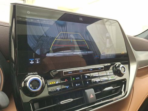 Used 2022 Toyota Highlander Platinum image 15