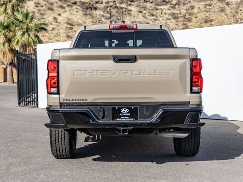 Used 2023 Chevrolet Colorado Z71 w/ Z71 Convenience Package 2 AWD/4WD image 10